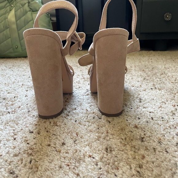 Cream heels - Picture 3 of 3